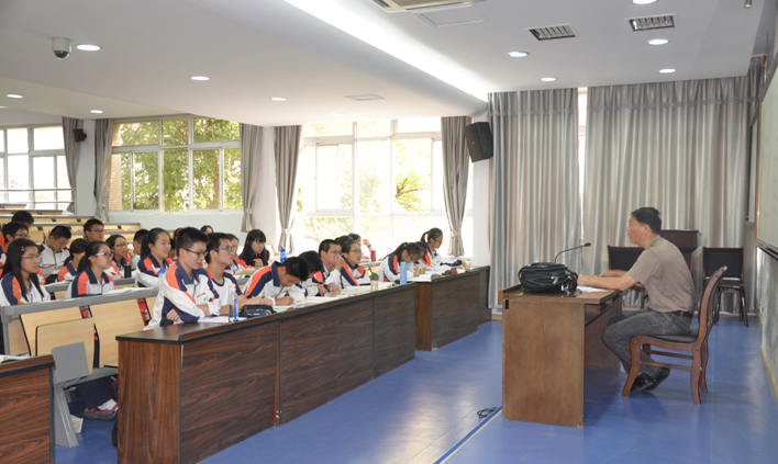 黄海鸥老师为365官网师生现场指导
