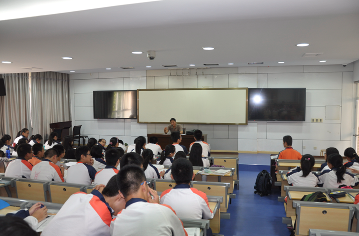 黄海鸥老师为365官网师生现场指导